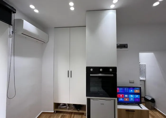 Luxury In Blloku Area ティラナ